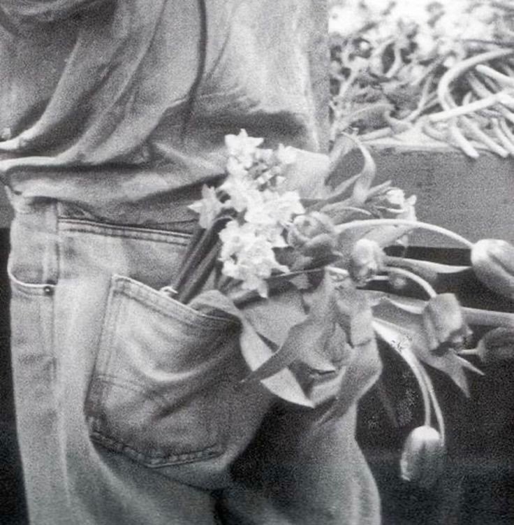 ❀