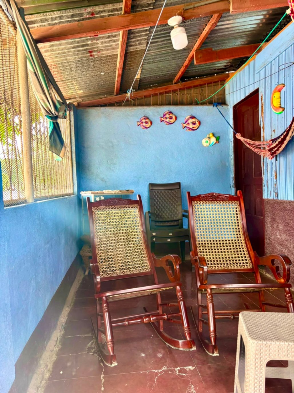 Hoy volví a esa vieja casa.