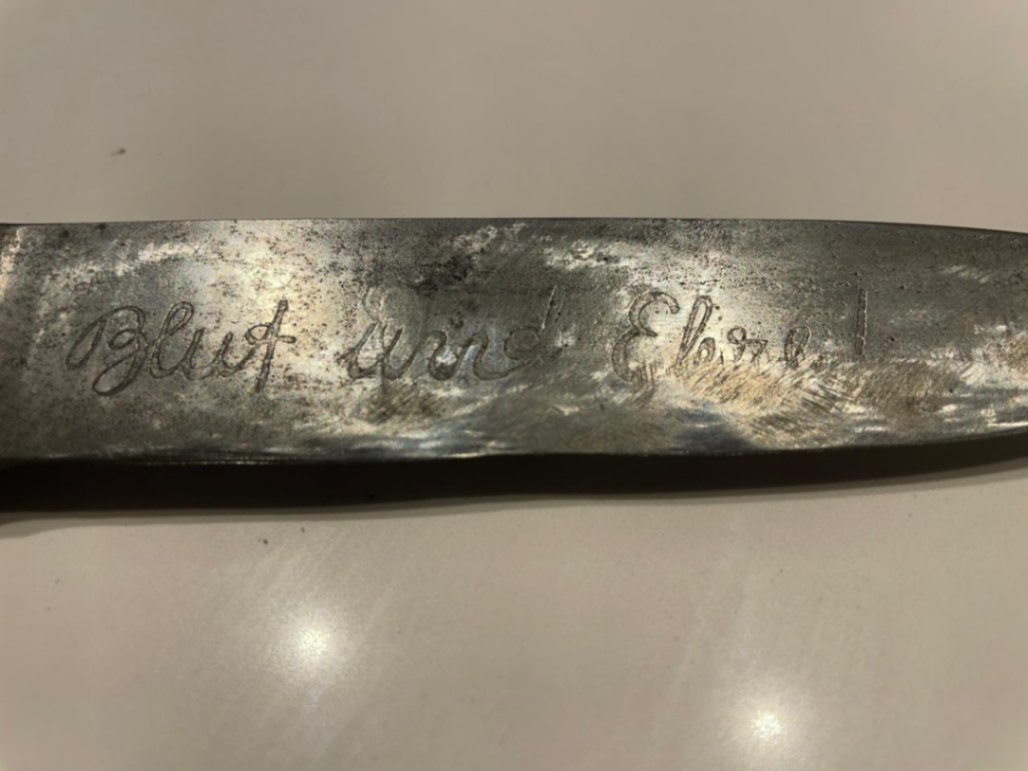 Sangre y honor: la historia de mi cuchillo nazi