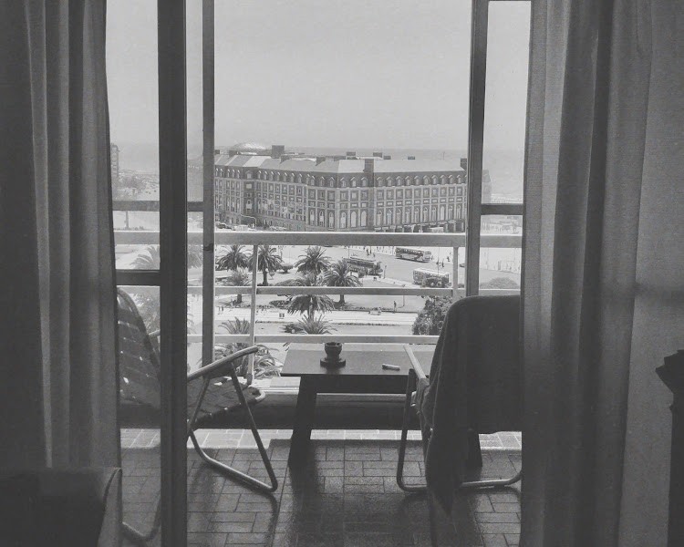 ella le escribió un poema a un arquitecto precarizado