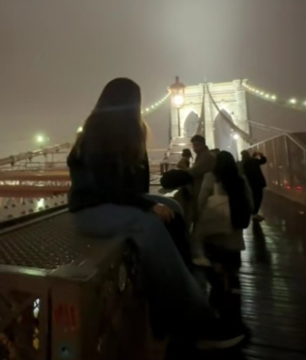 INCLUSO CUANDO CIERRO LOS OJOS