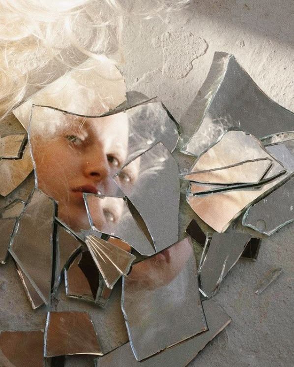 Deshonrado mis méritos. 