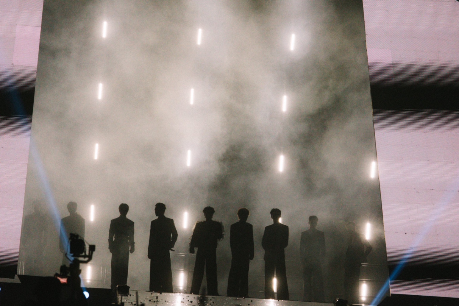 un viaje hasta la luna sin pasaje de vuelta que los malos recuerdos por el aire se pierdan.