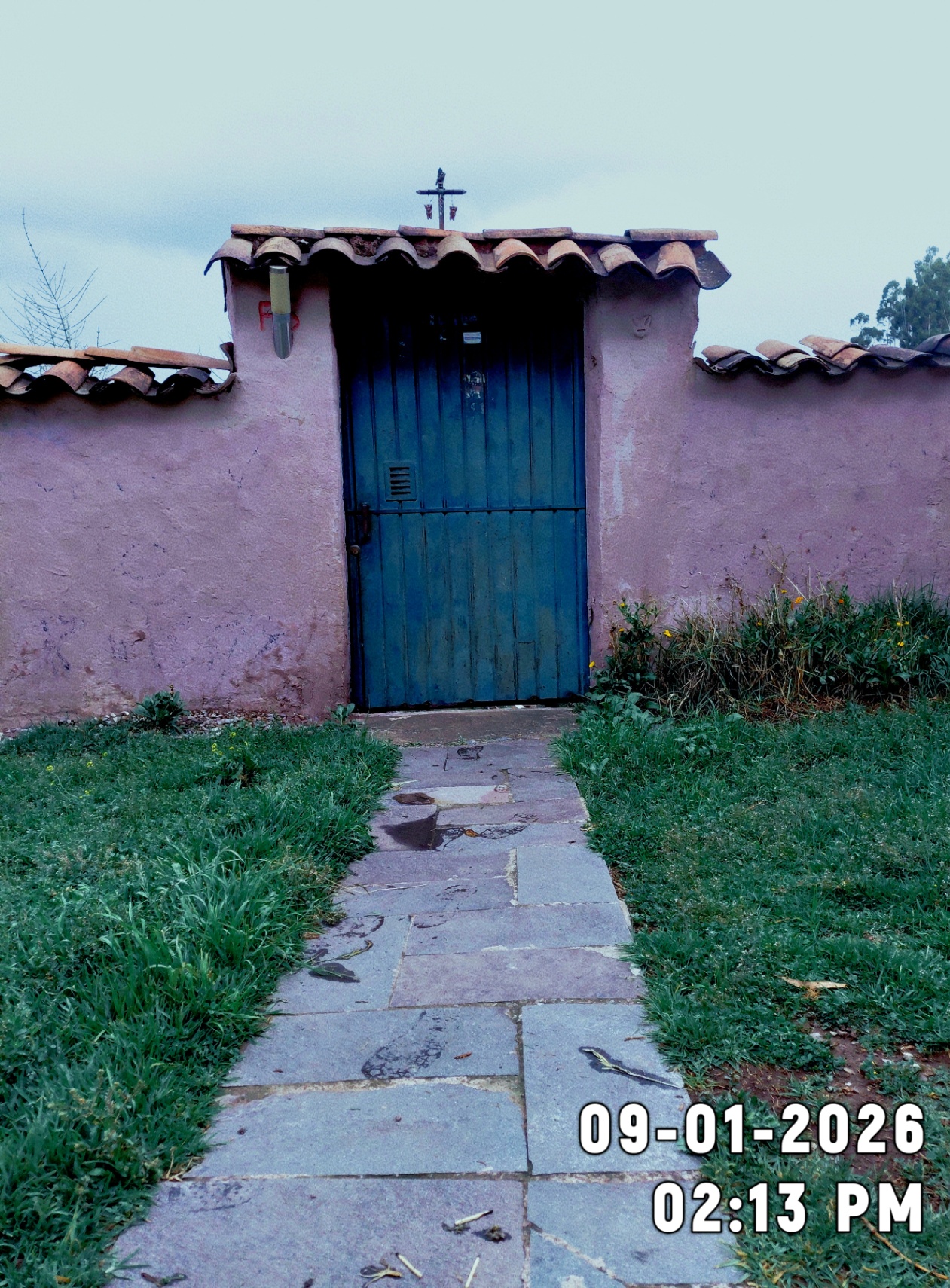 cuatro a seis de la tarde. puerta primera.