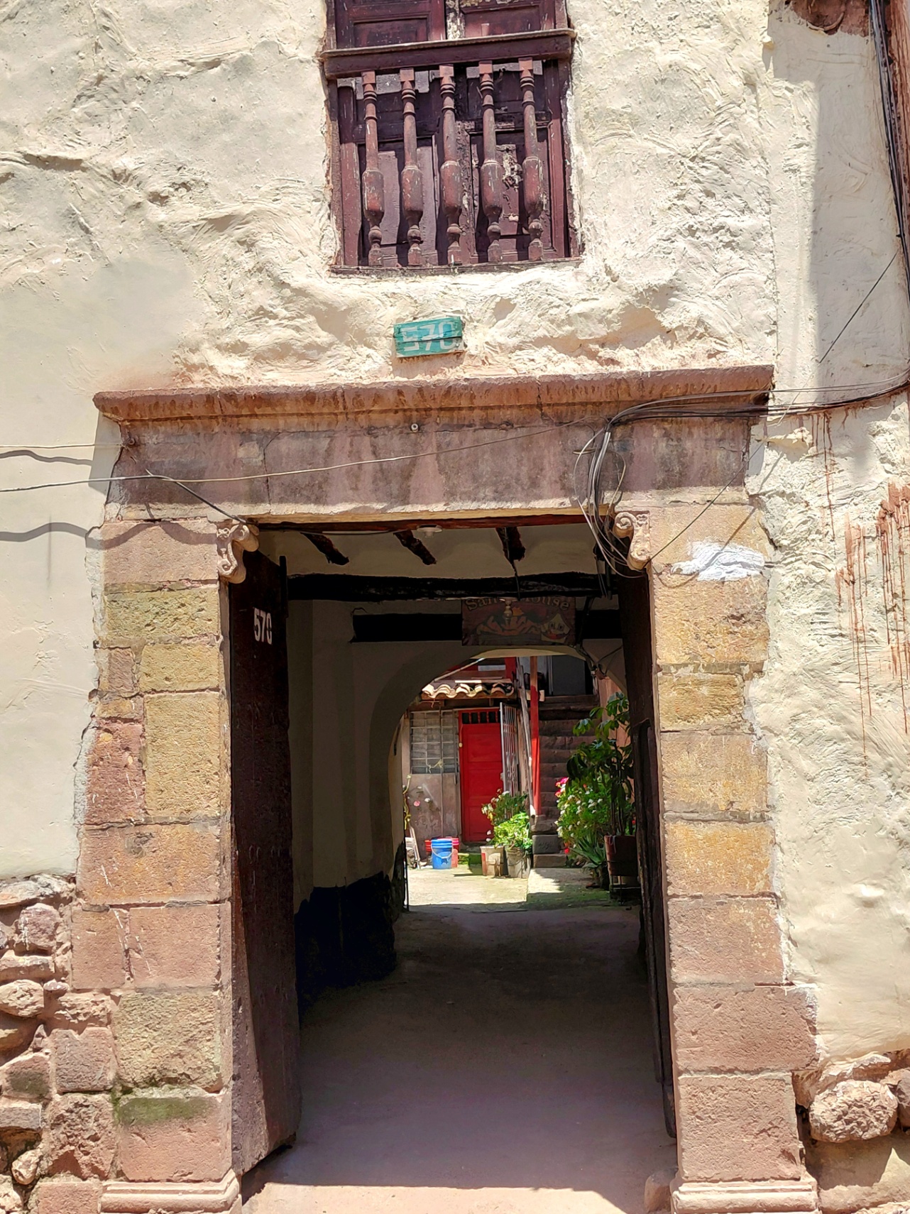 líbera. puerta segunda.