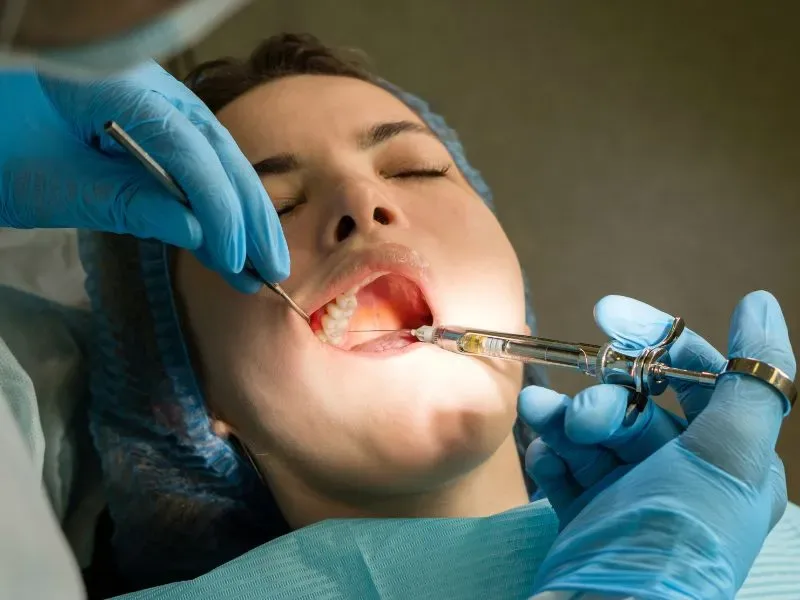 Tratamiento Conducto (Visto desde el paciente)