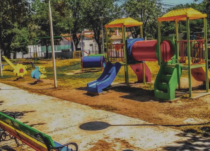 un pEdazo de paraíso perdido y una ternurA que resiste entre dos pequeñas Manos