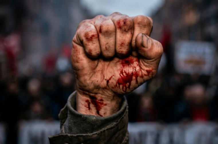 SOLO MI VIOLENCIA ESTÁ MORALIZADA