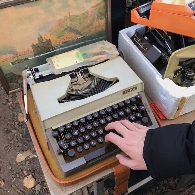 ¿Quién usa máquinas de escribir? Yo.