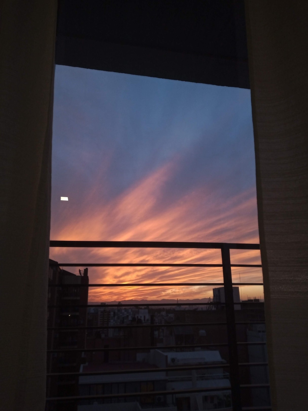 un día cualquiera a las seis de la tarde