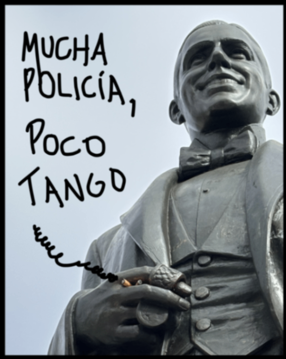 Mucha Policía, Poco Tango