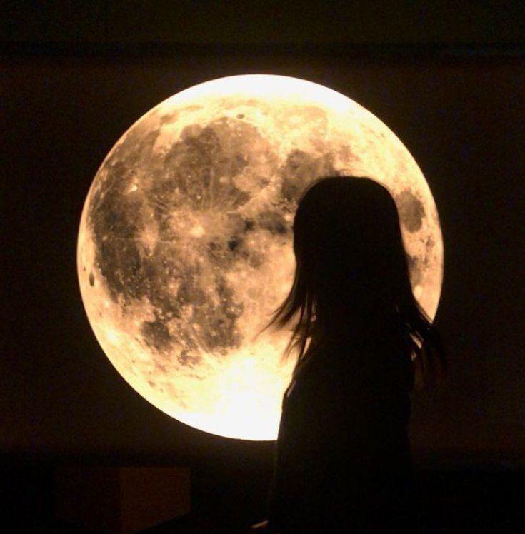 Luna; nuestra luna. 