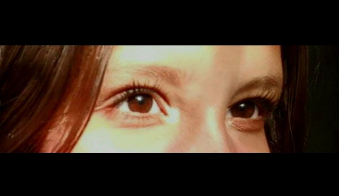Tus ojos cafés.