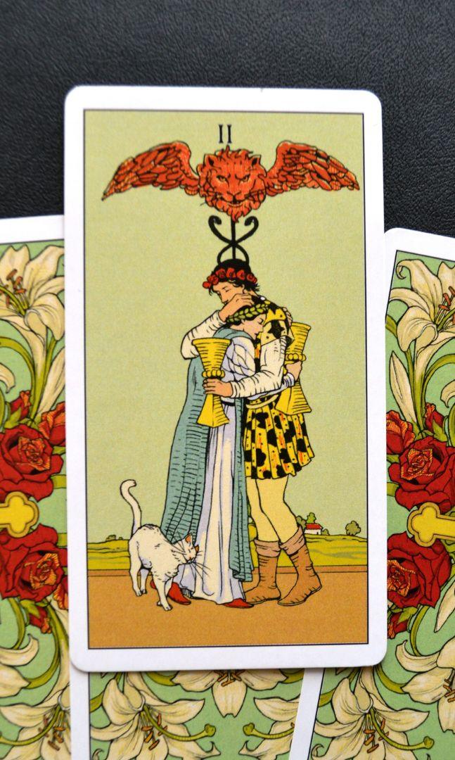 en un salón lleno de gente, sé con quién no iría, y en los brazos de quién pereceria