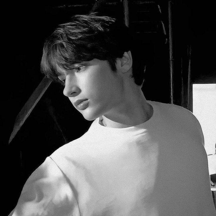 profile img 𒀭 profile img