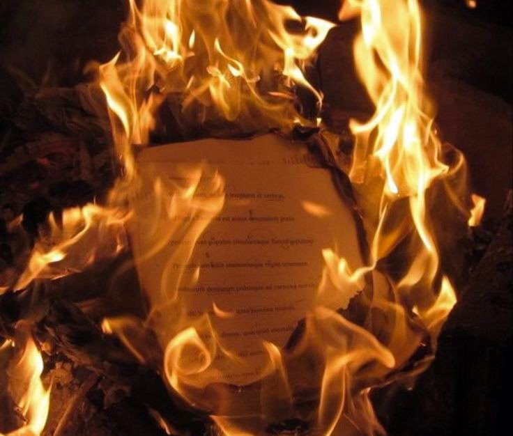 Promesas rotas y cartas quemadas 