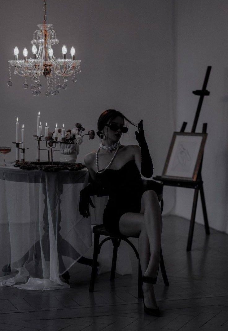 La chica en el café