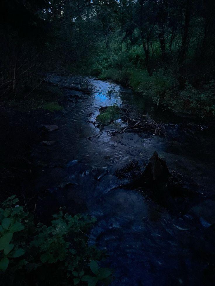 "Donde el río mastica las piedras"