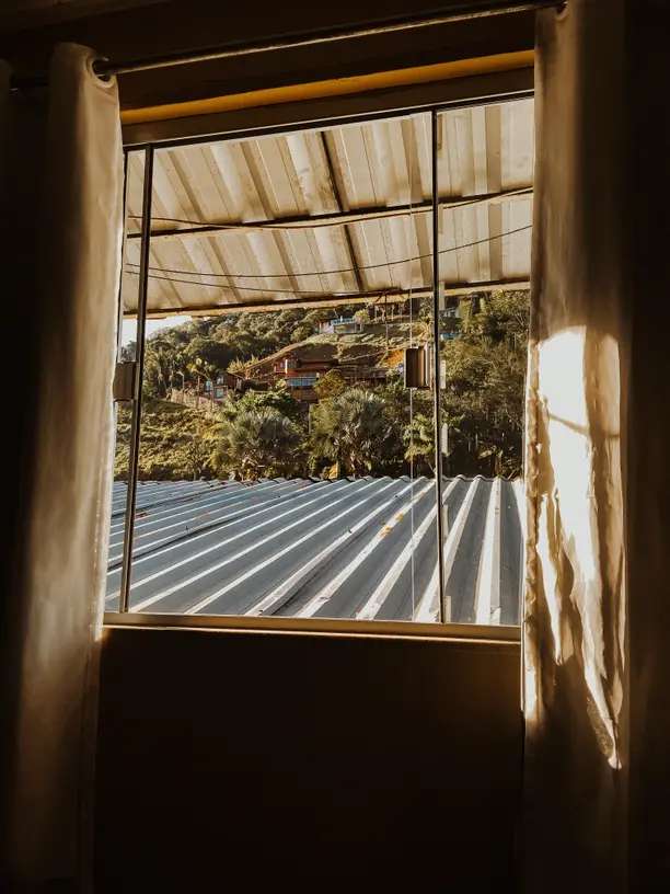 Del otro lado de la ventana, algo sususurró