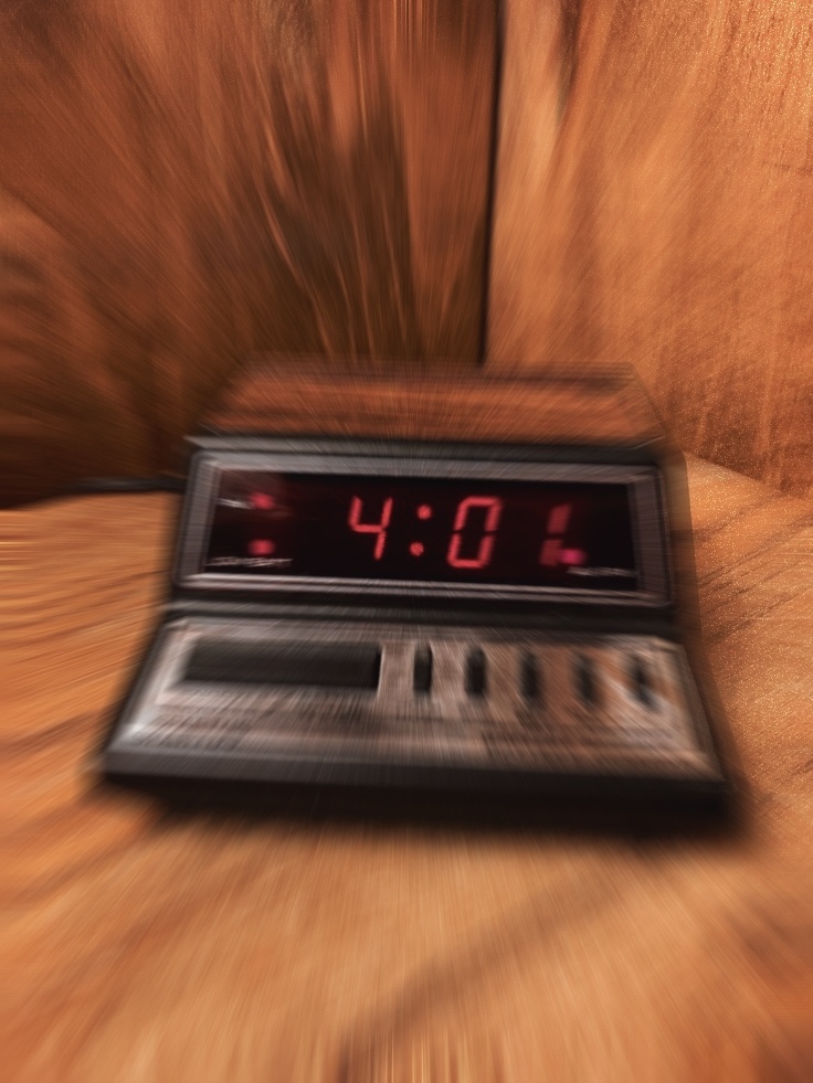 El tiempo me despierta a destiempo.