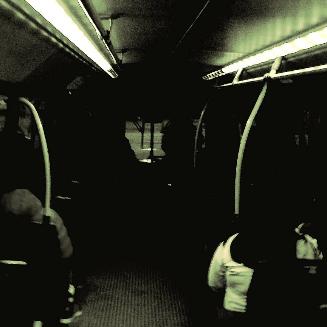 un colectivo lleno de extraños