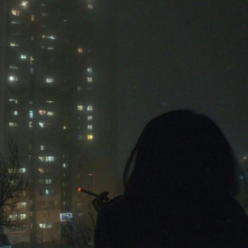 Estoy sentada al borde del abismo