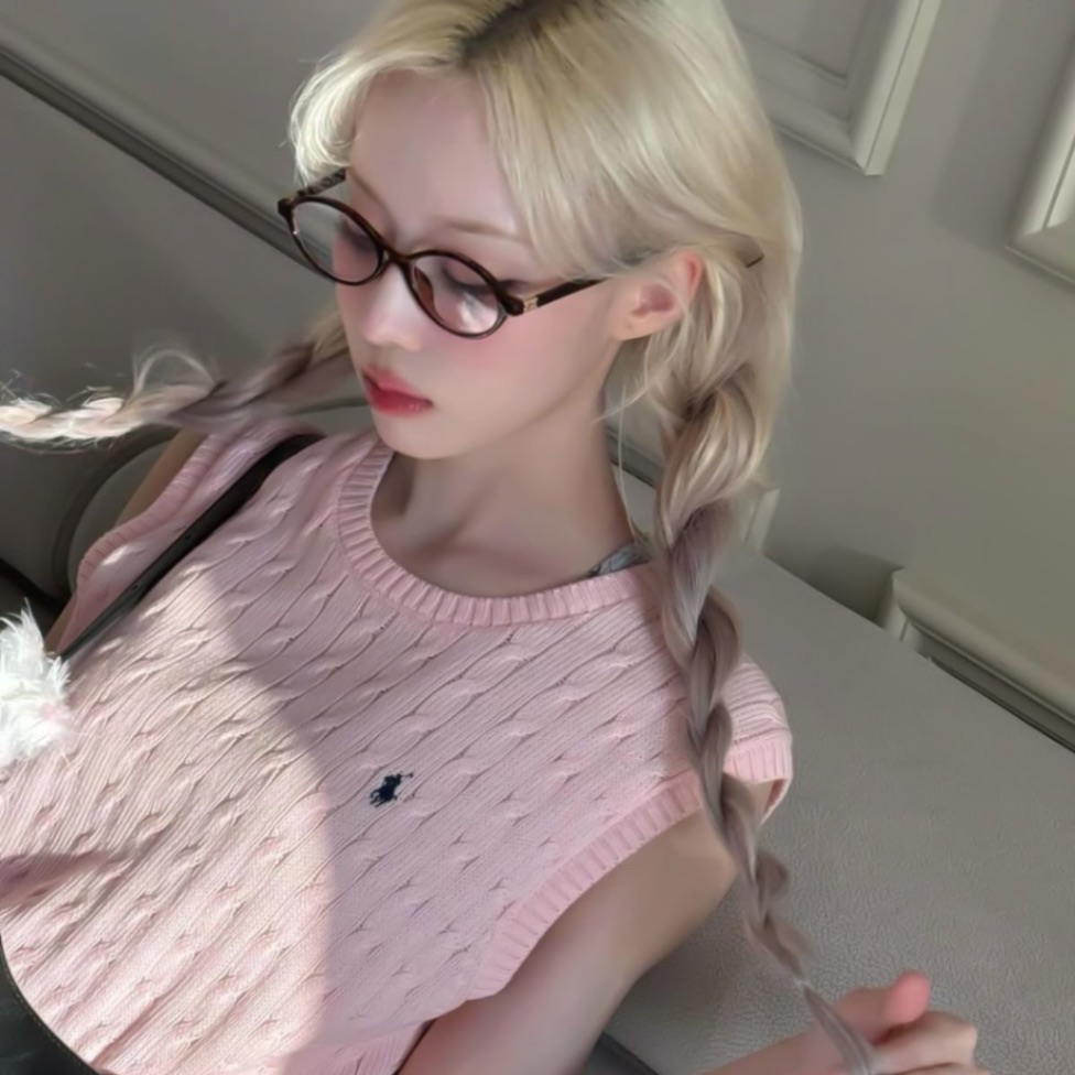 hay miradas que son promesas.